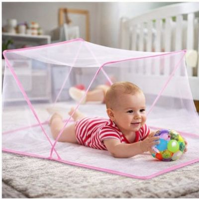 moustiquaire-lit-bebe-sejour