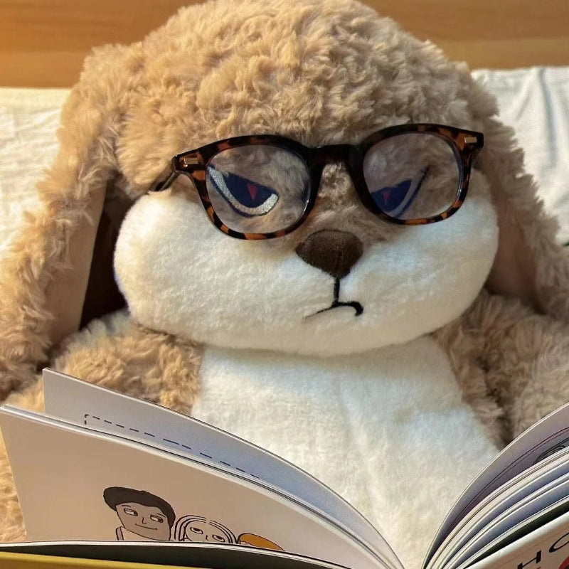 peluche lapin lecture