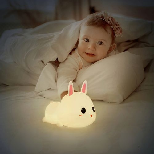 petite fille et son lapin veilleuse
