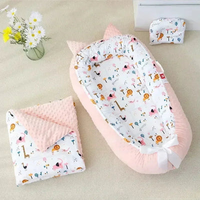 réducteur-de-lit-bébé-avec-couverture-oreillé
