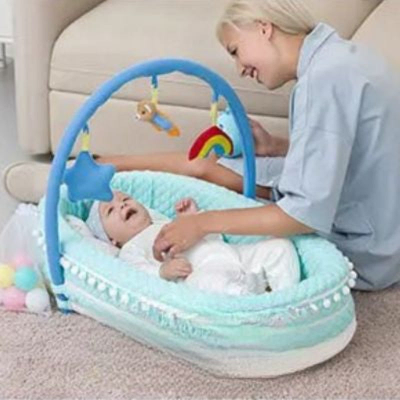 reducteur cododo au salon avec bébé et maman qui s'amuse