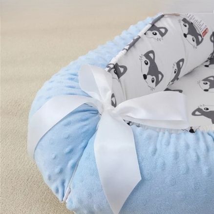 reducteur-de-lit-bebe-ouvre-aux-pieds