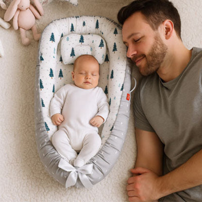 reducteur de lit bebe noel avec papa