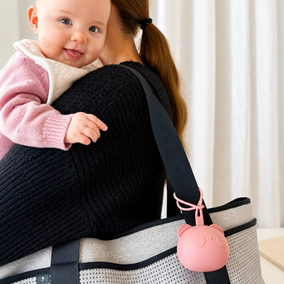 sucette bebe rose accrochée sac maman