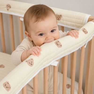 tour de lit pour bébé qui mord son barreaux berceau