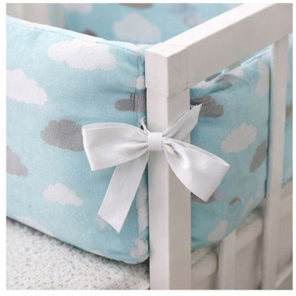 tour-de-lit-bébé-nuage-bleu