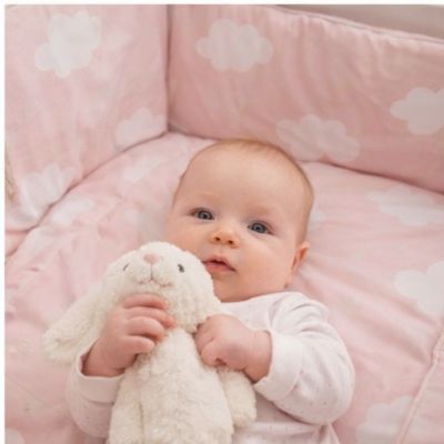 tour de lit nuage fille mignonne