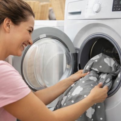 tour-de-lit-nuage-lavage-maman-contente