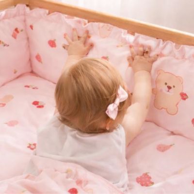 tour-de-lit-ourson-bébé-attrape-motifs