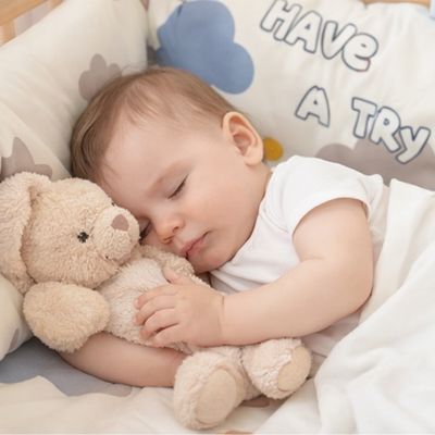 our-de-lit-ourson-bebe-dans-les-nuages