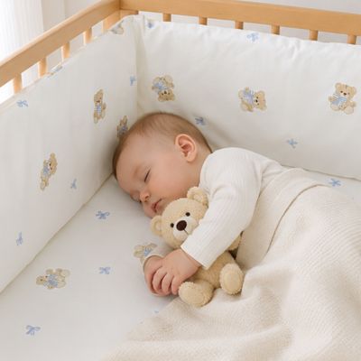 tour de lit ourson bébé dort