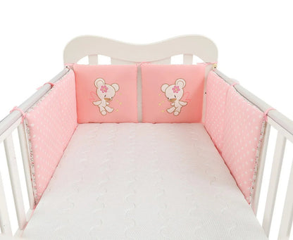 tour-de-lit-ourson-coussins-rose