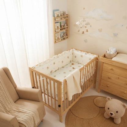 Tour de lit ourson dans berceau chambre bébé