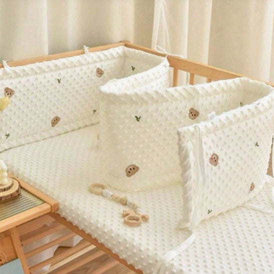 tour-de-lit-pour-bebe-ourson-blanc
