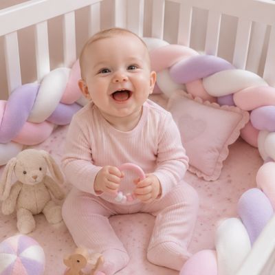 tour de lit tressé violet rose blanc bébé assis berceau