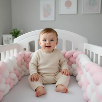 tresse de lit bébé dans berceau avec bébé
