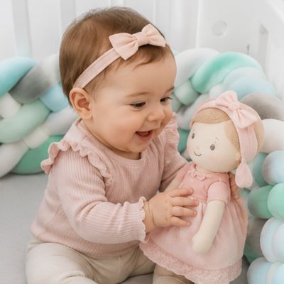 tresse de lit bébé avec sa poupée