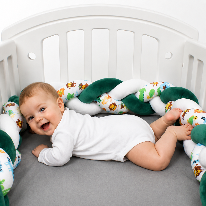 Tresse de lit bebe qui amuse bébé