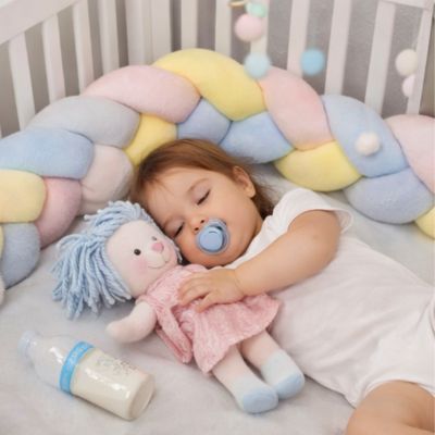 tresse-de-lit-fillette-dort