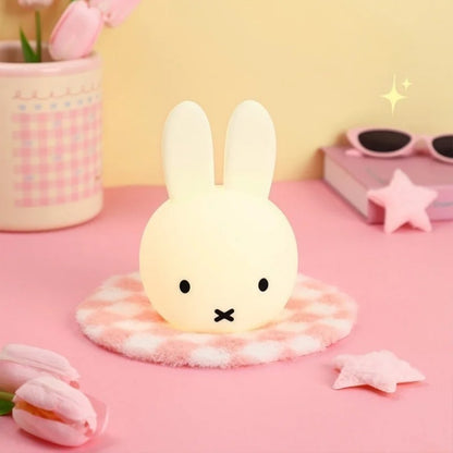 veilleuse lapin sur bureau chambre